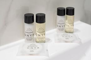 Onyx Luxury