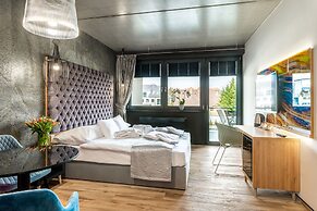 Onyx Luxury