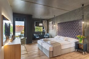 Onyx Luxury