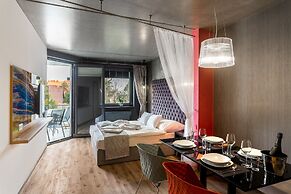 Onyx Luxury