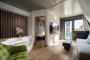 Onyx Luxury