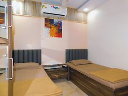 Hotel Nest In, Malad