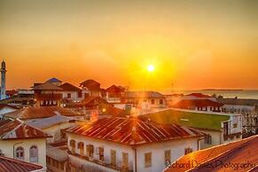 Red Sun Hotel