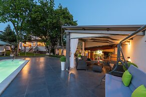 Felix Residence