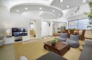 Chloe Boutique Apartments