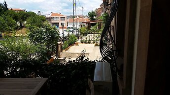 Ayvalik Konaklari