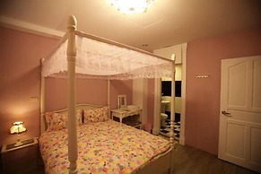 Gloria House