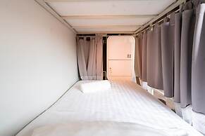 Bedspread Hostel - Adults Only