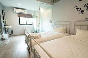 Bedspread Hostel - Adults Only