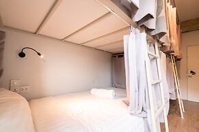 Bedspread Hostel - Adults Only