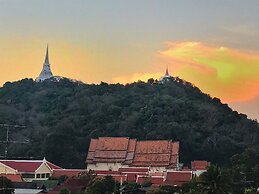 Chedi View Hostel & Rooftop Bar