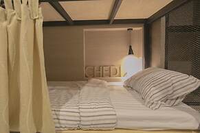 Chedi View Hostel & Rooftop Bar