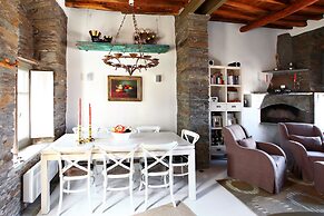 Tinos E Houses