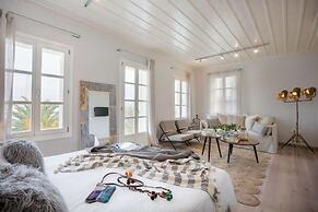 Amymone Suites