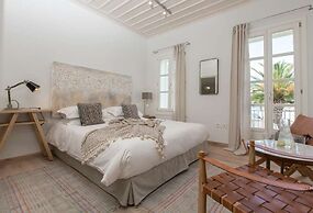 Amymone Suites