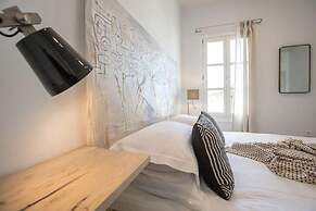 Amymone Suites