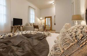 Amymone Suites