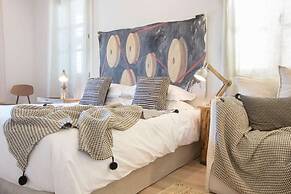 Amymone Suites