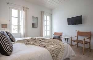 Amymone Suites