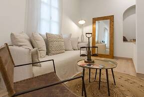 Amymone Suites