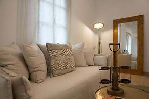 Amymone Suites