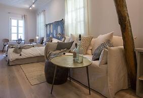 Amymone Suites