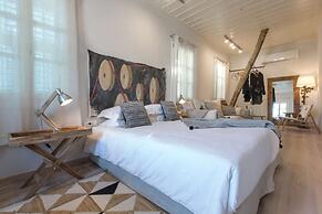 Amymone Suites