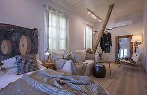 Amymone Suites