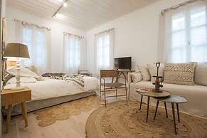 Amymone Suites