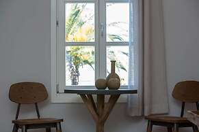 Amymone Suites