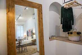 Amymone Suites