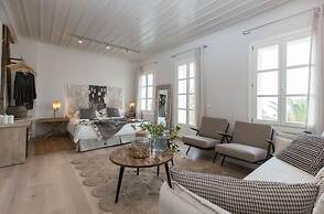 Amymone Suites