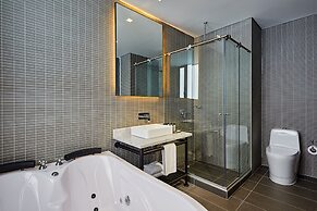 14 Urban Hotel