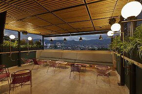 14 Urban Hotel