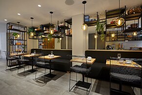 14 Urban Hotel