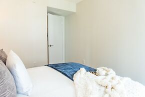QuickStay - Premium 2-Bedroom with CN Tower & Lake Views