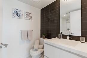 QuickStay - Premium 2-Bedroom with CN Tower & Lake Views