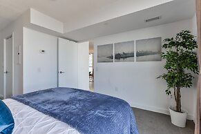 QuickStay - Premium 2-Bedroom with CN Tower & Lake Views