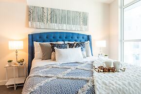 QuickStay - Premium 2-Bedroom with CN Tower & Lake Views