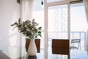 QuickStay - Premium 2-Bedroom with CN Tower & Lake Views