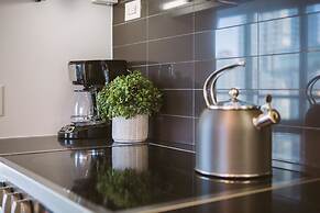 QuickStay - Premium 2-Bedroom with CN Tower & Lake Views