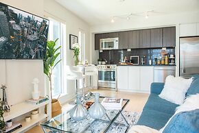 QuickStay - Premium 2-Bedroom with CN Tower & Lake Views