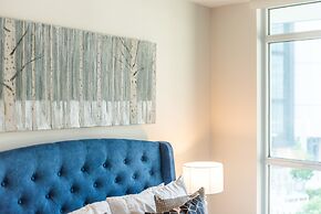 QuickStay - Premium 2-Bedroom with CN Tower & Lake Views