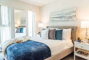 QuickStay - Premium 2-Bedroom with CN Tower & Lake Views