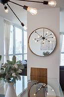 QuickStay - Premium 2-Bedroom with CN Tower & Lake Views