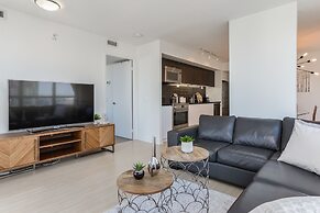 QuickStay - Premium 2-Bedroom with CN Tower & Lake Views