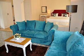 Palazzo Pavone Gallery & Resort