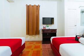 Sun Moon Poolside Hotel