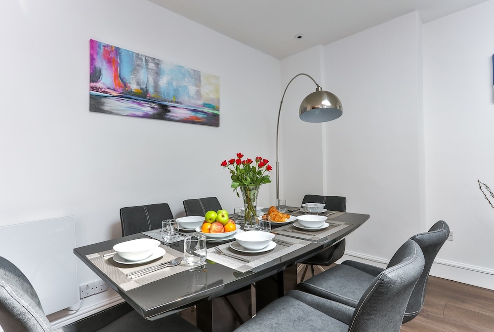 Durweston Mews