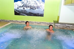 Retro Hotel and Spa